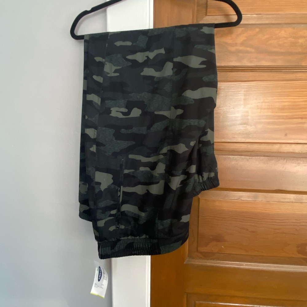 Old Navy Camouflage Active Pants